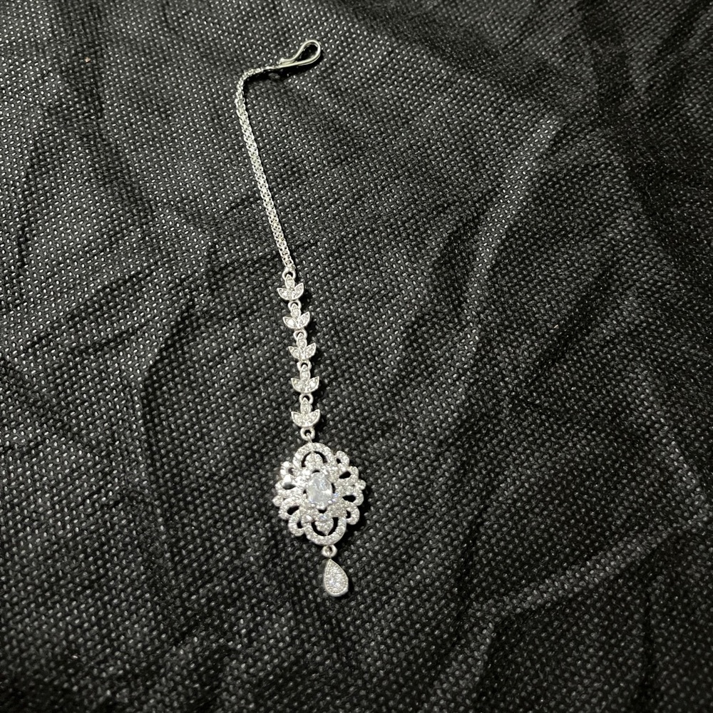 1 carat gold , forehead pin.